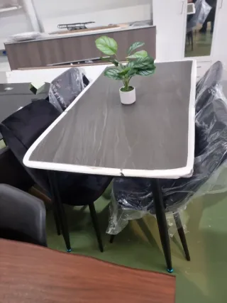 Mesa y 4 Sillas de terciopelo