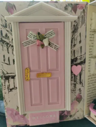 Scatola-libro (casa bambole decorata)