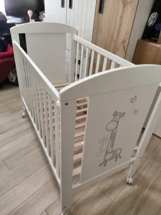 Cuna de bebe marca Micuna