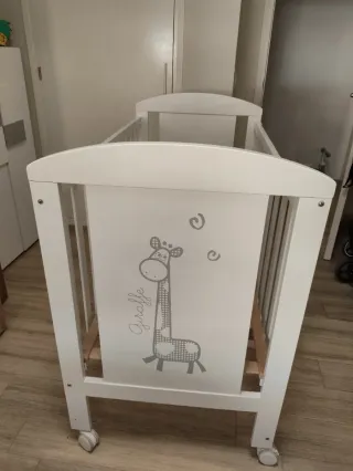 Cuna de bebe marca Micuna