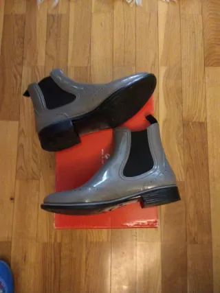 Botines de goma grises