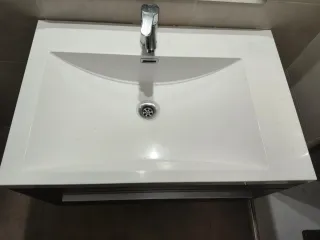 Mueble de baño suspendido madera, incluye espejo.