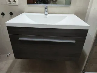Mueble de baño suspendido madera, incluye espejo.