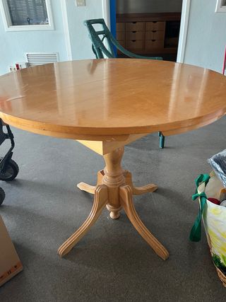 Mesa redonda de madera