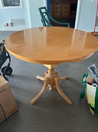 Mesa redonda de madera