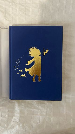 La niña que bebió luz de luna