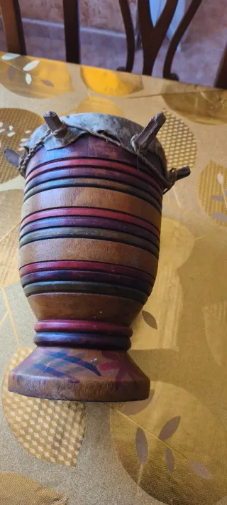 Timbal de madera y piel