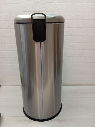 Cubo basura Amazon Basics 30L - Acero