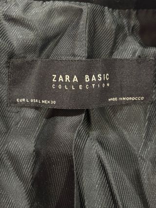 Chaqueta Zara Negra con Bordado Dorado