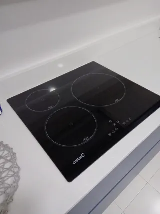 Cocina azul y blanca