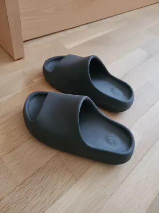 Chanclas Adidas niño negras talla 37-38