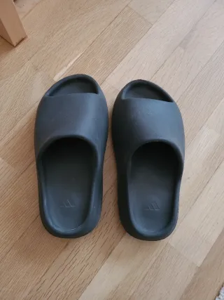 Chanclas Adidas niño negras talla 37-38