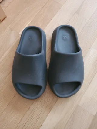 Chanclas Adidas niño negras talla 37-38