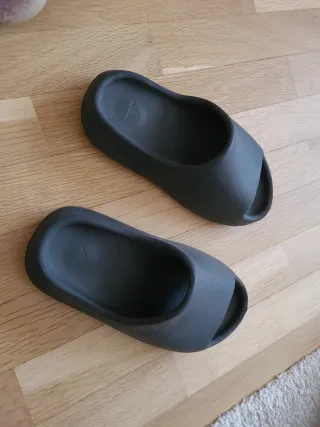 Chanclas Adidas niño negras talla 37-38