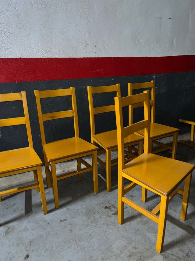 Sillas de madera amarillas 8€/ud