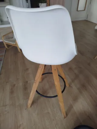 2 Taburetes altos con respaldo