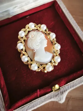 Broche Camafeo Oro y Perlas