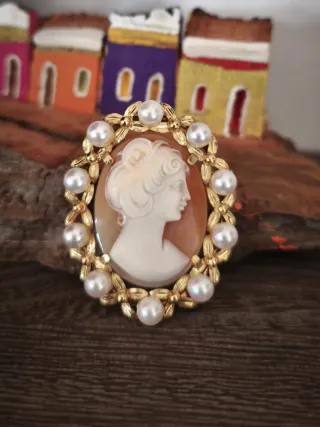 Broche Camafeo Oro y Perlas