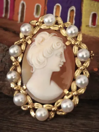 Broche Camafeo Oro y Perlas