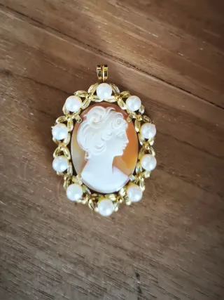 Broche Camafeo Oro y Perlas