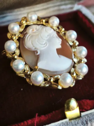 Broche Camafeo Oro y Perlas