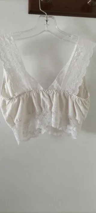 Top Blanco y Body Champán Encaje