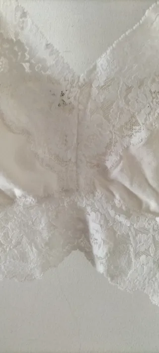 Top Blanco y Body Champán Encaje