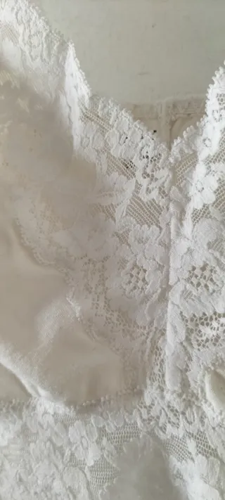 Top Blanco y Body Champán Encaje