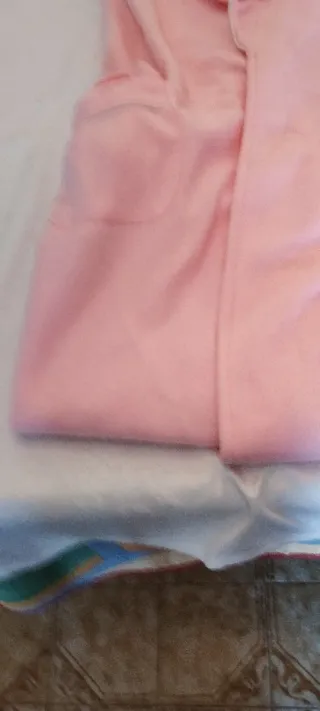 Bata de invierno rosa bordada