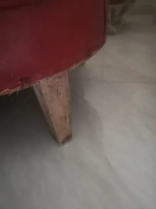 Sillón vintage piel rojo a restaurar