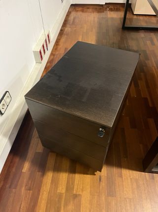 Mesa de oficina con cajonera