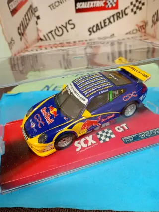 Scalextric Porsche 911 GT3 Cup Red Bull con luces
