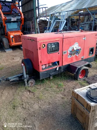 Generador Eléctrico Rojo con Ruedas