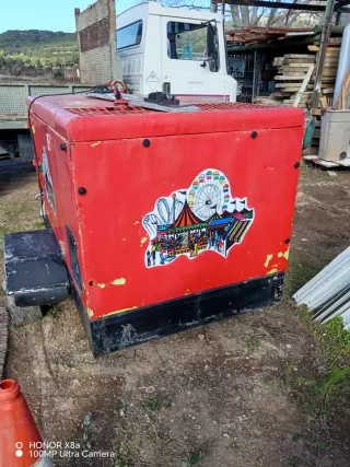 Generador Eléctrico Rojo con Ruedas