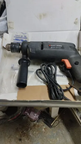 Taladro percutor Black & Decker S00W.