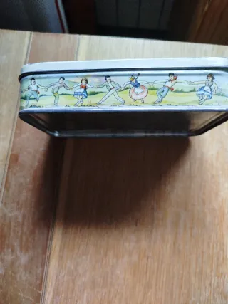 Lata metálica antigua Confitería Goya