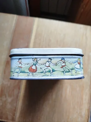 Lata metálica antigua Confitería Goya