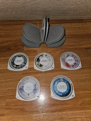 13 Giochi PSP + Fotocamera + 2 Memory Stick