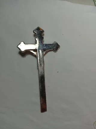 Cruz de acero inoxidable con Cristo