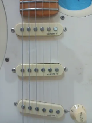 Guitarra Strato WS Vintage Modificada + Ampli Híbr