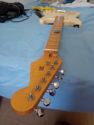 Guitarra Strato WS Vintage Modificada + Ampli Híbr