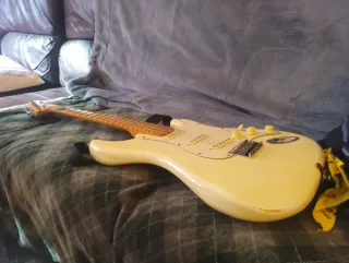 Guitarra Strato WS Vintage Modificada + Ampli Híbr