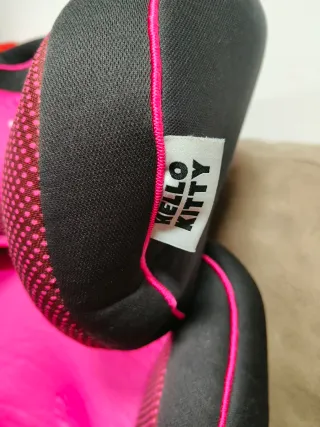 Silla de coche Hello Kitty rosa y negra