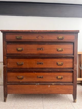 Cajonera de madera con 5 cajones y sobre de marmol