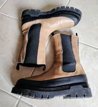 Stivali Carmen beige e neri