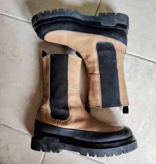 Stivali Carmen beige e neri