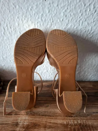 Sandalias metalizadas bronce tacón y plataforma