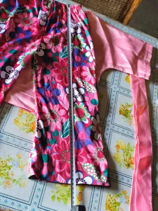 Disfraz infantil de Hippie, flores rosa. 4-6 años