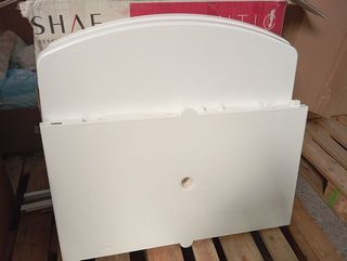 Mesa blanca de plástico para exterior