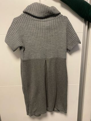 Vestido de punto gris cuello alto